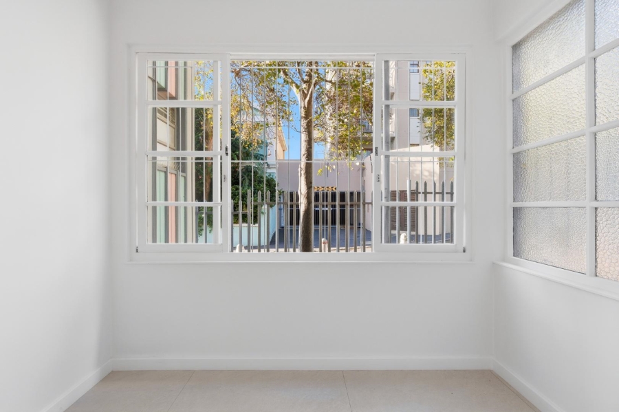 2 Bedroom Property for Sale in Sea Point Western Cape